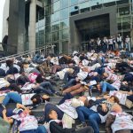 Stotine novinara u Francuskoj održali ‘die-in’ protest u znak solidarnosti s kolegama ubijenim u Gazi