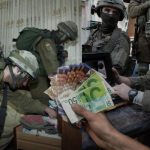 Izraelski vojnici pljačkaju palestinske domove: Ukradeni novac, zlato i dječije kasice